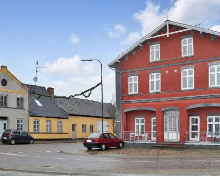 "Esja" - 22km from the Sea Hotels in Bredebro