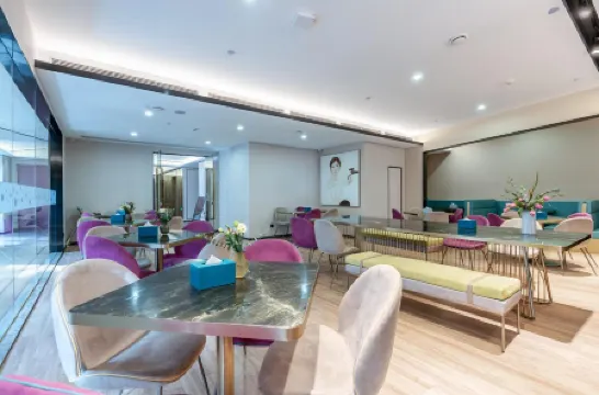 Yuehai Qianxi Boyuan Hotel (Yiwu International Trade City Branch) Отели рядом с достопримечательностью «Yiwu Guoji Bolan Center»