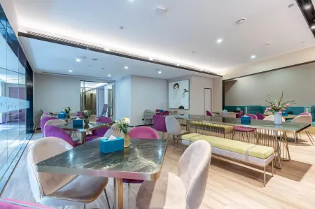 Yuehai Qianxi Boyuan Hotel (Yiwu International Trade City Branch) Отели рядом с достопримечательностью «Район I-Юу-Межнародный Торговый Город-Северный Ворота»