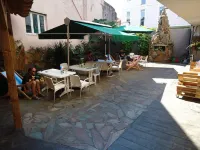 巴統格洛布斯招待所