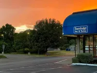 Travelodge Inn & Suites by Wyndham Albany - parking