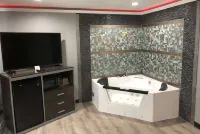 Super 8 by Wyndham Moberly MO - Motels