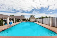 Super 8 by Wyndham Cleburne Hotels in Cleburne