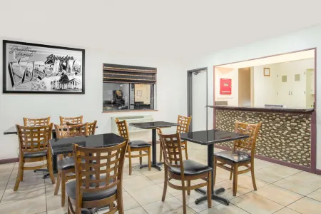 Super 8 by Wyndham Abingdon VA Отели в г. Абингдон