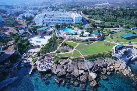 Jasmine Court Hotel & Casino Отели в г. Agios Georgios