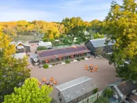 Camp Comfort Hotels in Center Point