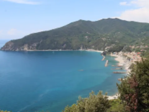 Lambrusca Hotels in Moneglia