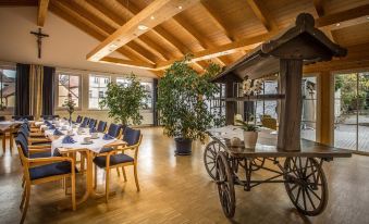 Landhotel Weißer Hahn - Housity