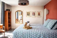 Les Volets Violets Hotels in Salles