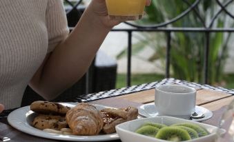 Hotel Domomea - Housity