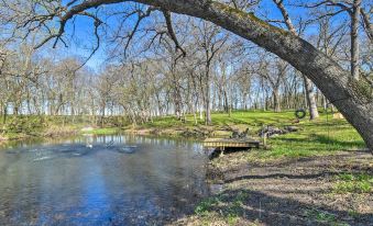 Raccoon River Retreat: Indoor Pool & Outdoor Fun!