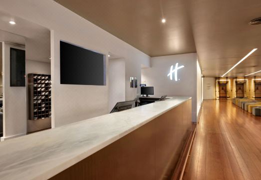 홀리데이 인 포르투 가이아 객실