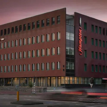 Hampton by Hilton Amsterdam Centre East Hotels near Python Bridge / High Bridge