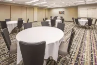 Howard Johnson by Wyndham Sacramento Downtown - servizio colazione