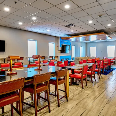 Holiday Inn Express CHARLESTON-CIVIC CENTER by IHG