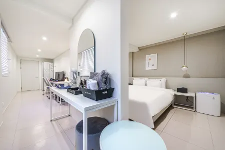 Jinju Yam Jinju Sangpyeong Отели в г. Чинджу