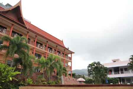 Casa Del M Phuket - Newly Renovated Отели рядом с достопримечательностью «Phuket Cobra Show and Snake Farm»