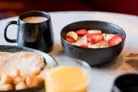 Cambria Hotel Boston Somerville - Aamiainen