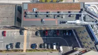 Hampton by Hilton Ashford International - parking