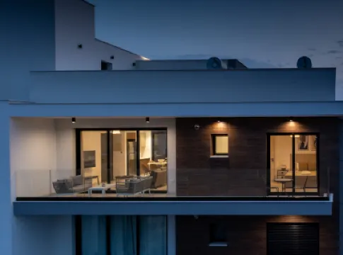 Sanders Elgio - Neat 3-Bdr Apt with Rooftop โรงแรมใน