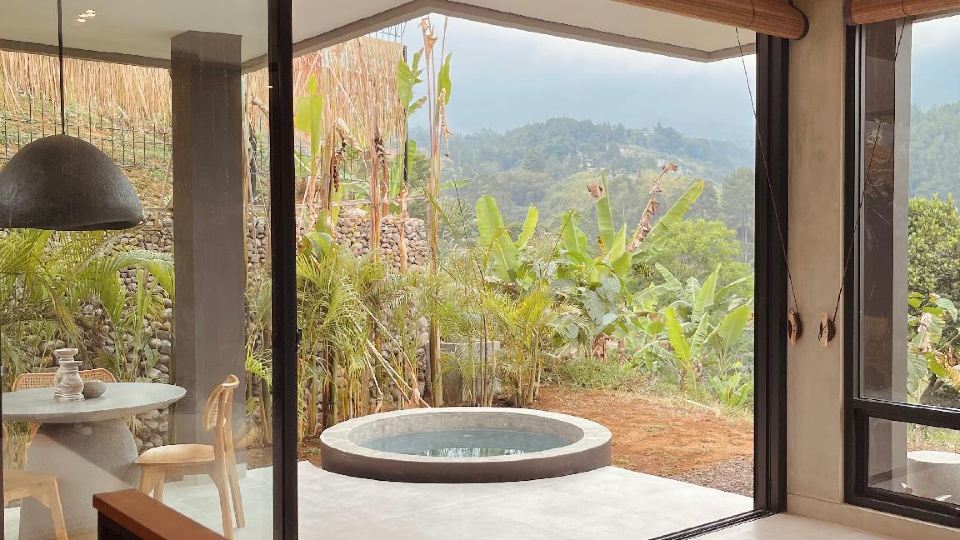 The Hill by the Villas 100