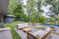 Riverfront Appleton Home with Pool and Boat Dock! Các khách sạn gần Apple Tree Connections