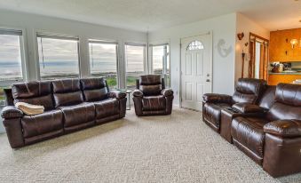 Seiku Vacation Rental w/ Deck & Ocean Views