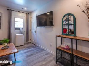 Cozy Condo 2Bdr Mtl Downtown- 4410