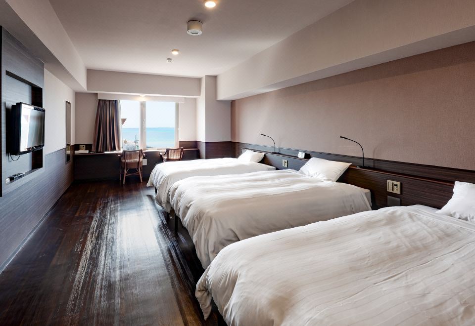 3. Hotel Gr..
