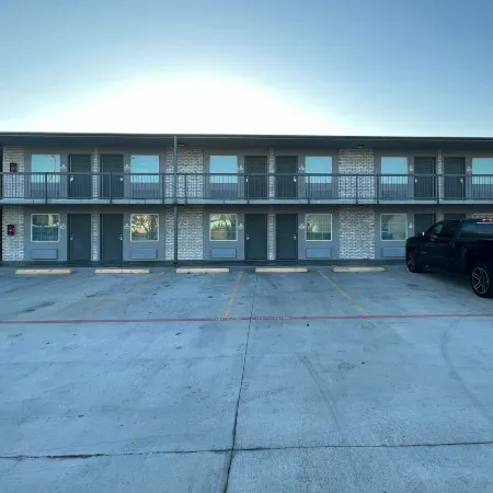 Super 8 by Wyndham Sulphur South