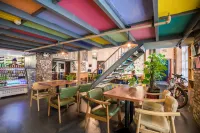 He Huang Memory Youth Hostel