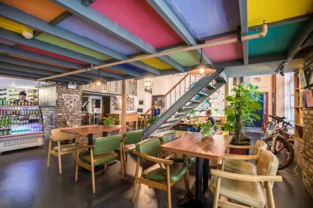 He Huang Memory Youth Hostel