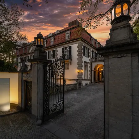 Schlosshotel Berlin Отели рядом с достопримечательностью «Лихтерфельде»