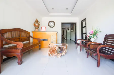 RedDoorz Syariah Near Marvel City Mall 2 Отели рядом с достопримечательностью «Зоопарк Сурабая»