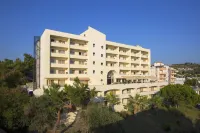 Tuntas Family Suites Kusadasi Hotel di Kadinlar Denizi Mahallesi
