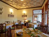 The Heritage Club - Tripura Castle Hotele w: Shillong