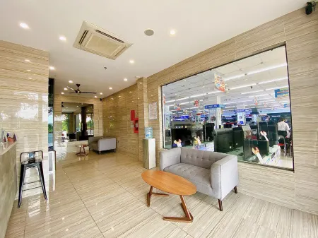 The Luxe Hotel - Chau Doc Отели рядом с достопримечательностью «Ba Chua Xu Temple»