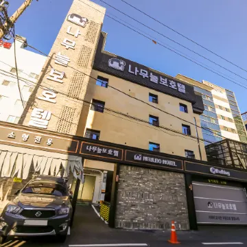 Changwon Myeongseodong Namuneulbo Hotel