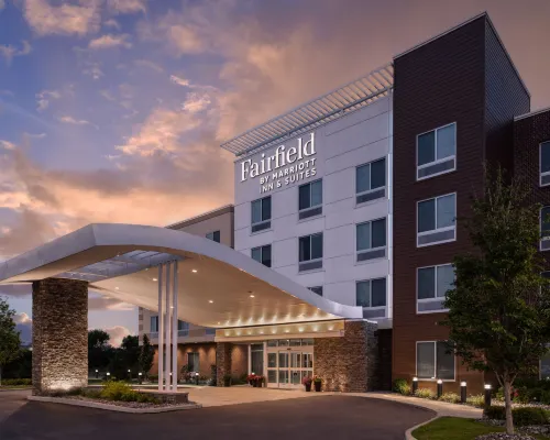 Fairfield Inn & Suites Cleveland Tiedeman Road Hotels in Brooklyn