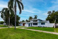 Heated Pool and Hot Tub Oasis - Spacious Family Retreat