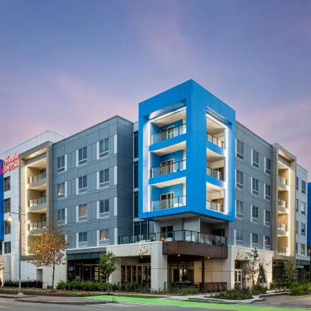 Hampton Inn & Suites by Hilton Rochester Downtown Отели рядом с достопримечательностью «Планетарий Страсенбург»