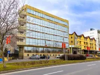 Hotel Sir Royal Hotels near S-Park