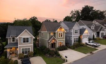 Sweetgum by AvantStay Black Mountain Retreat w Covered Deck