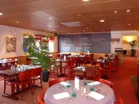 Brit Hotel Rennes le Castel - พร้อมอาหารเช้า