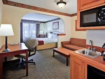 Holiday Inn Express & Suites Forest