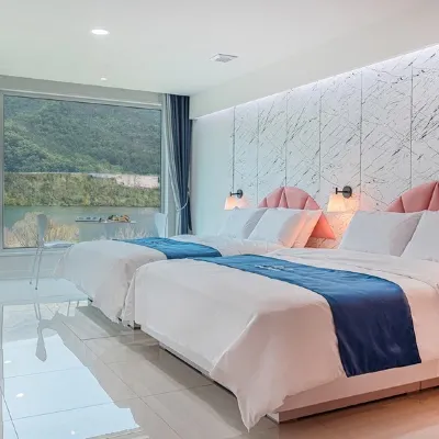 Chuncheon (Namiseom) River North Pool Villa Отели рядом с достопримечательностью «Мемориальная башня Хёнчхунтаб»