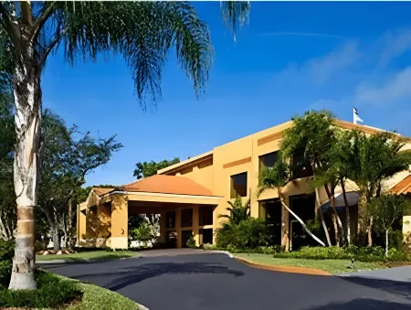 Courtyard Bradenton Sarasota/Riverfront Отели рядом с достопримечательностью «Запад Гейт»