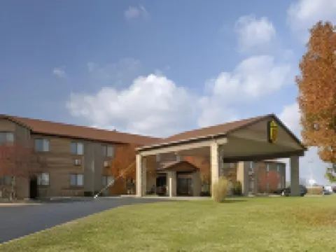 Super 8 by Wyndham Lebanon Hotels in Laclede County