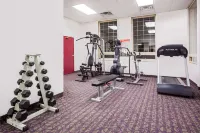 Ramada by Wyndham Red Deer Hotel and Suites - Gym