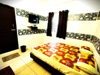 Suriya Lodge Hotel a Velanganni